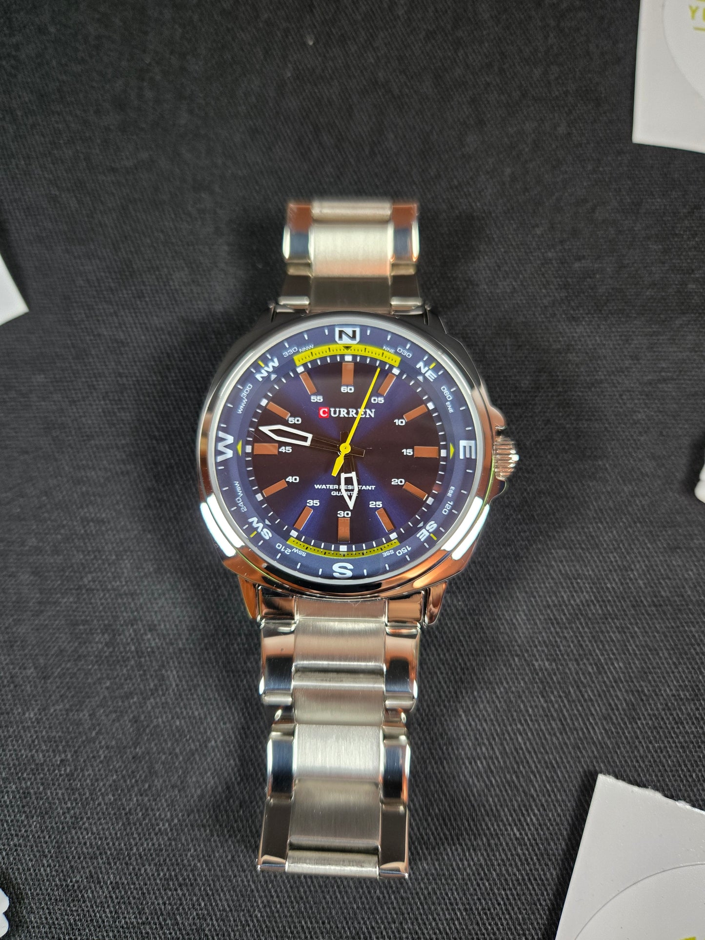 Tu Compañero Ideal: Reloj Curren Quartz Azul con Acabado de Acero Inoxidable.