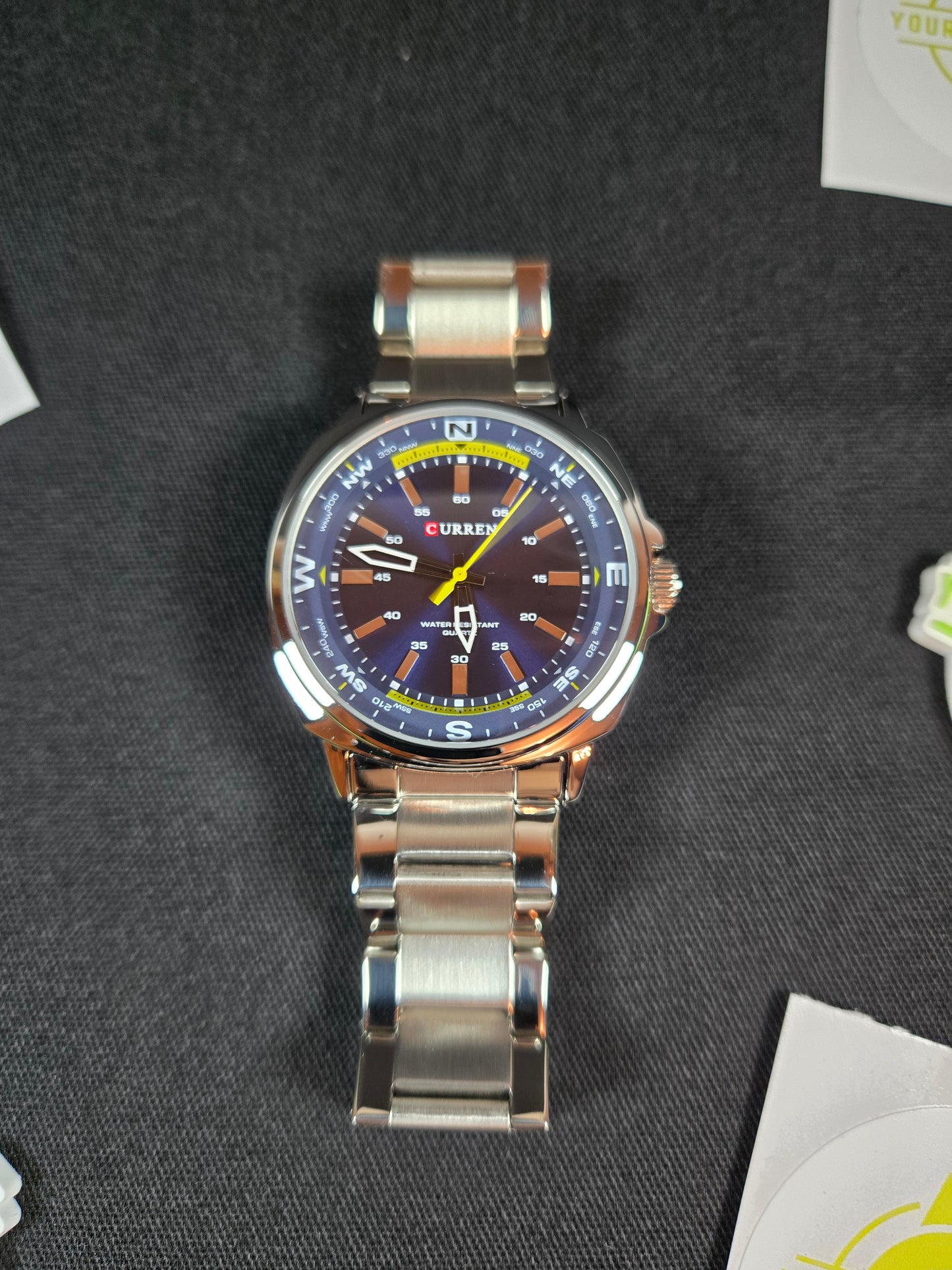 Tu Compañero Ideal: Reloj Curren Quartz Azul con Acabado de Acero Inoxidable.